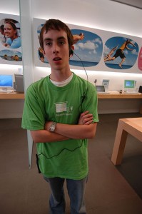 apple-store-employee