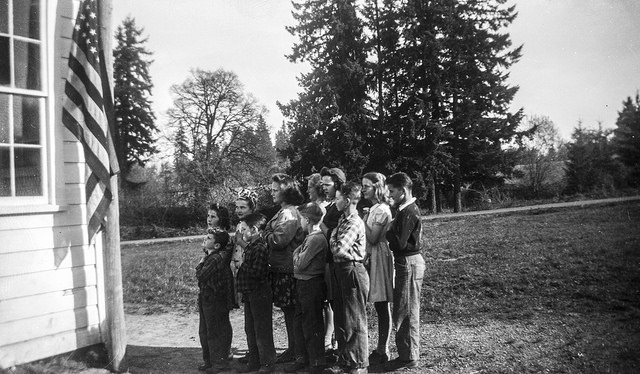 children reciting pledge of allegiance